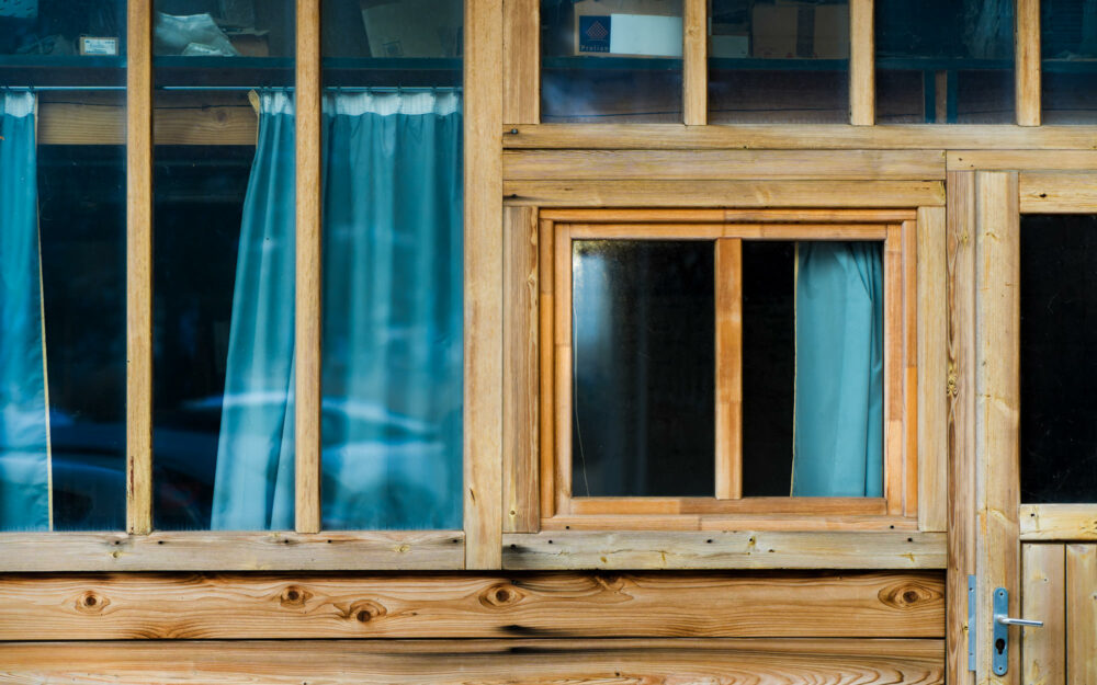 Détail des bâtiments de l'usine Roux Frères en Ardèche.