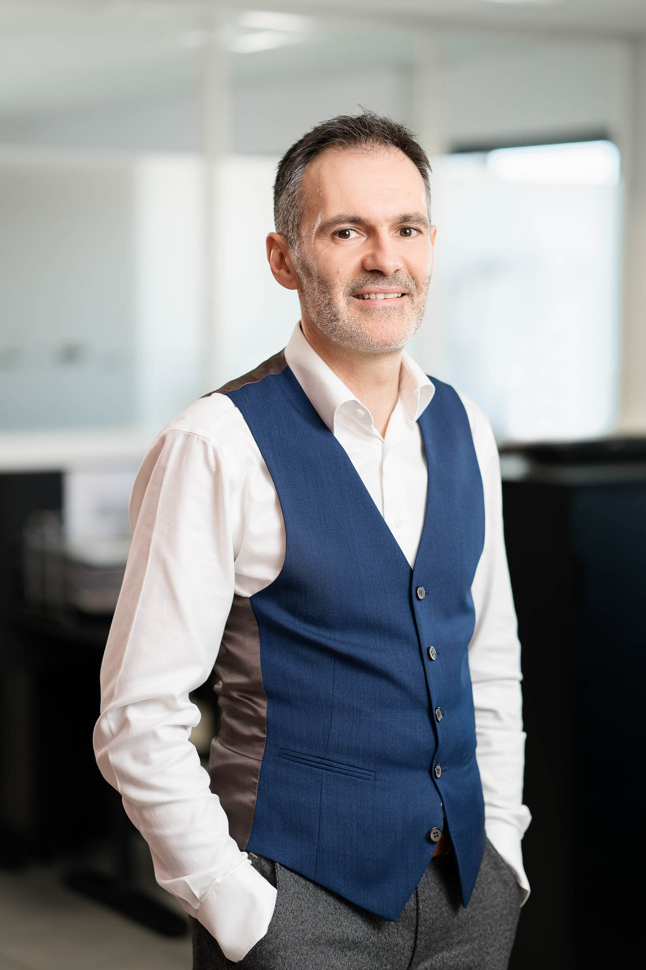 Portrait corporate de dirigeant en entreprise : Dirigeant dans les locaux de SOLUTION INDUSTRIE, reportage photo en entreprise (Vénissieux).