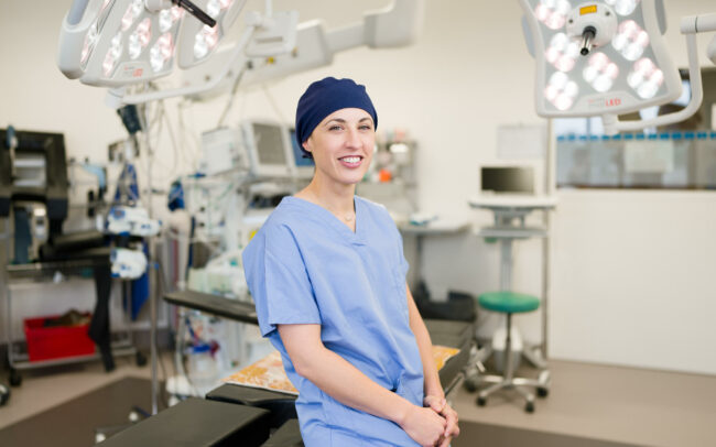 Portrait du Docteur Marie Poiblanc, Chirurgienne au Pôle digestif Lyon Est (UCGT)