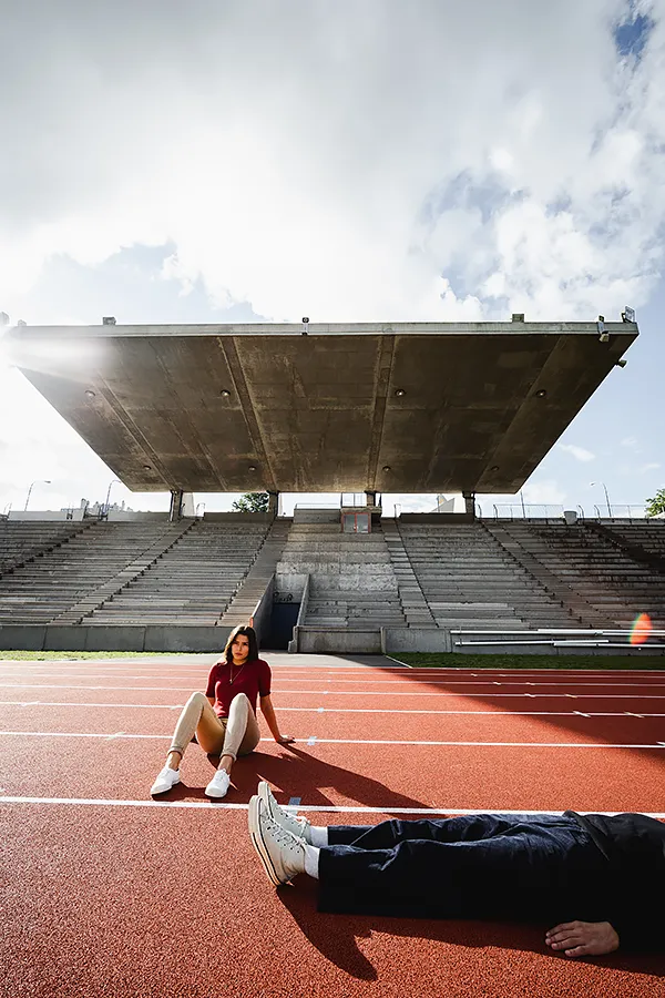Structure monumentale du stade — photographie Le Corbusier à Firminy Structure en béton du stade Le Corbusier à Firminy, patrimoine architectural, reportage photo