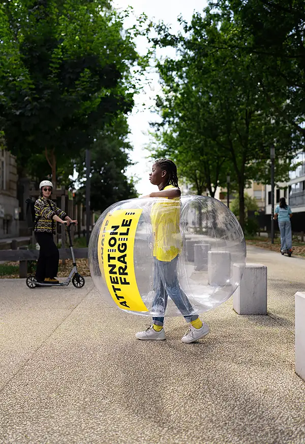 Photographe professionnel Lyon – prévention sécurité piétons dans l’espace urbain.