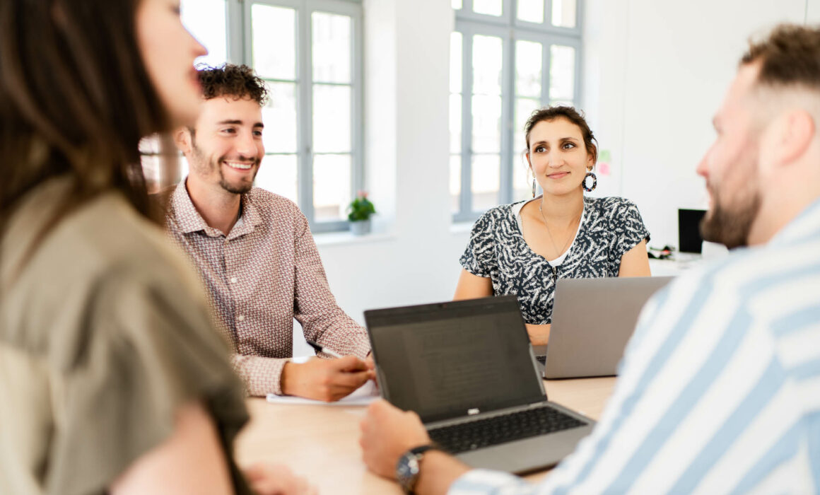 Scène de travail professionnelle dans les locaux de Vitagora en Bourgogne