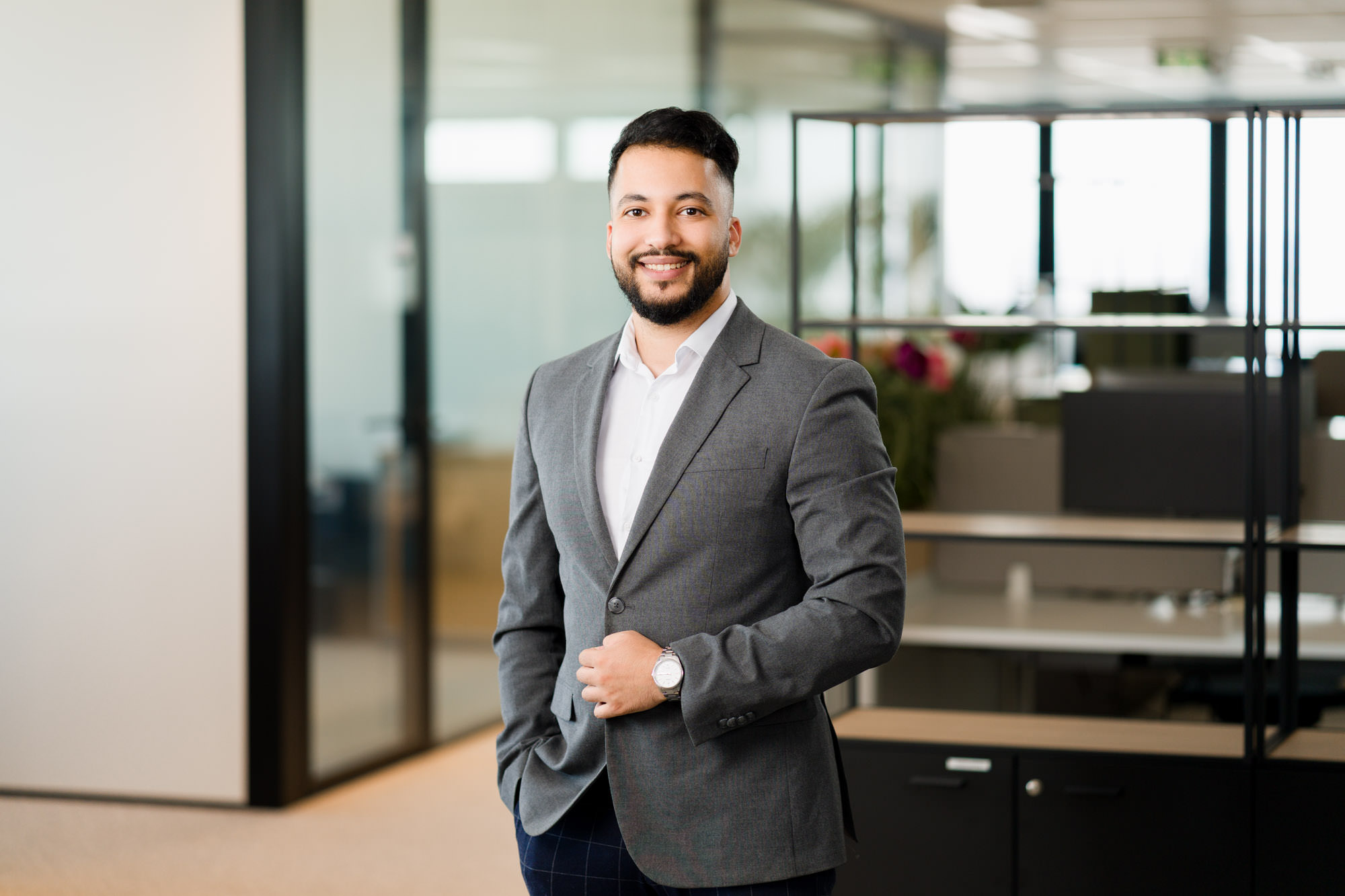 Portrait corporate en environnement dans les locaux, trombinoscope Deloitte à Lyon (To-Lyon).