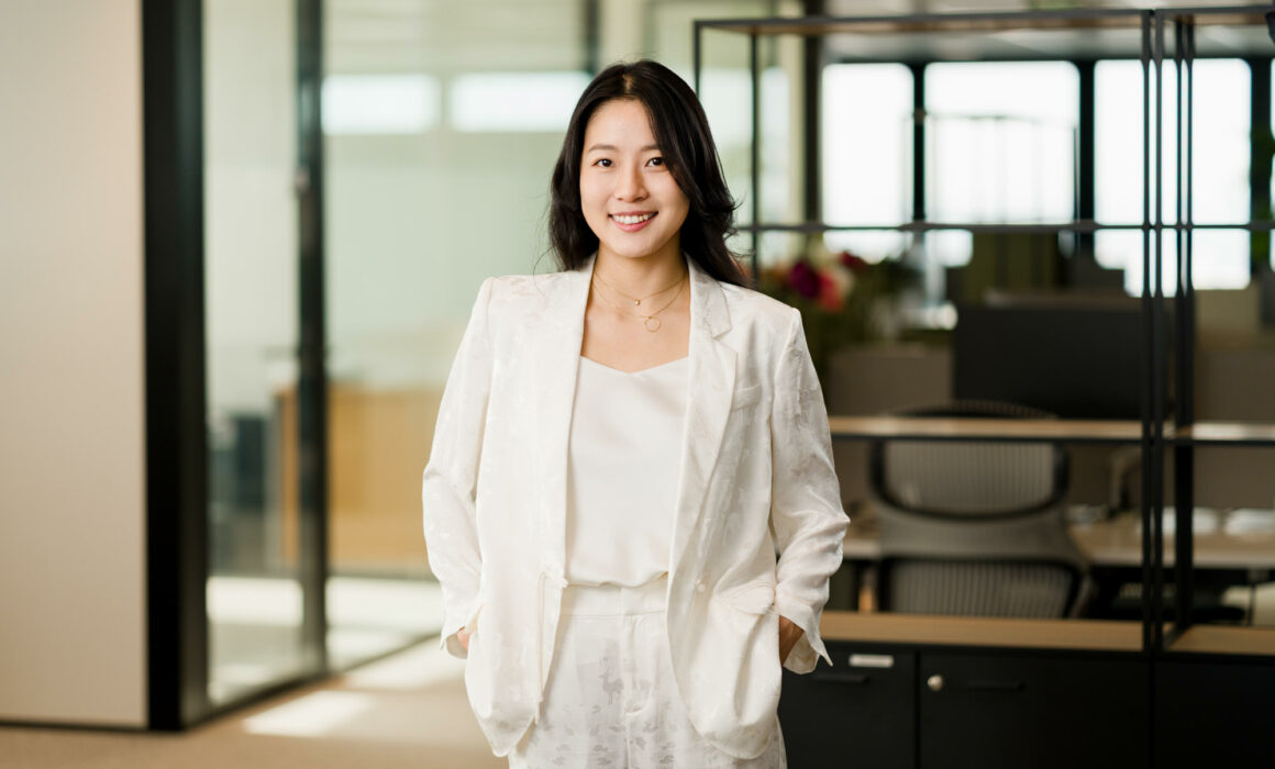 Portrait corporate en environnement dans les nouveaux locaux (To-Lyon), trombinoscope d’entreprise à Lyon.