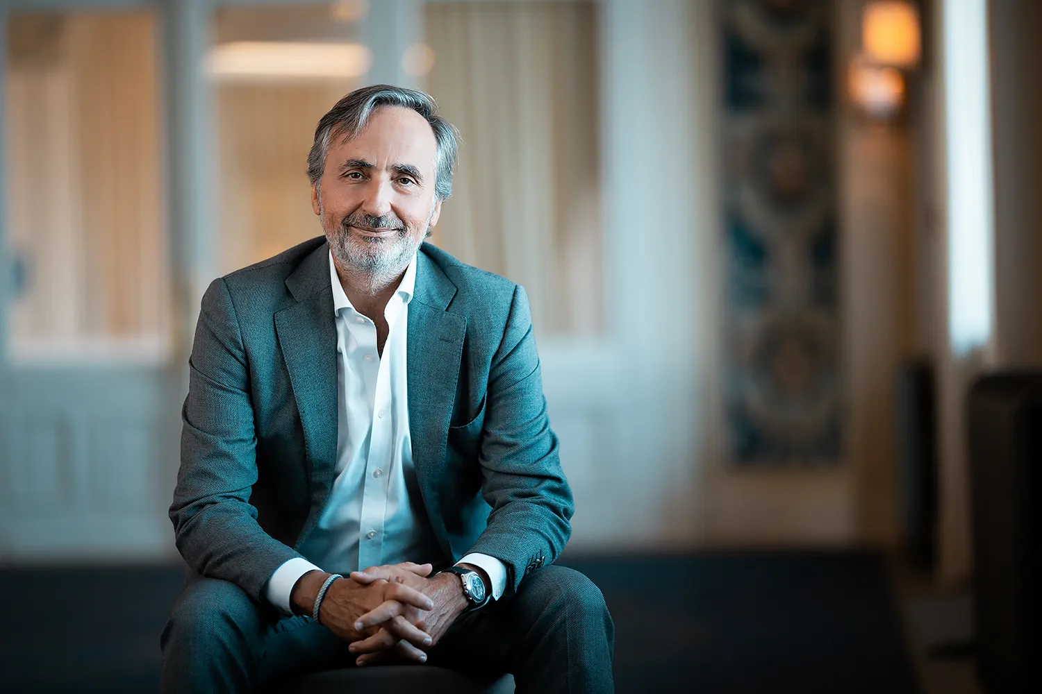 Portrait de dirigeant et CEO. Portrait d'un dirigeant du groupe FIRMENICH par le photographe Olivier Ramonteu.