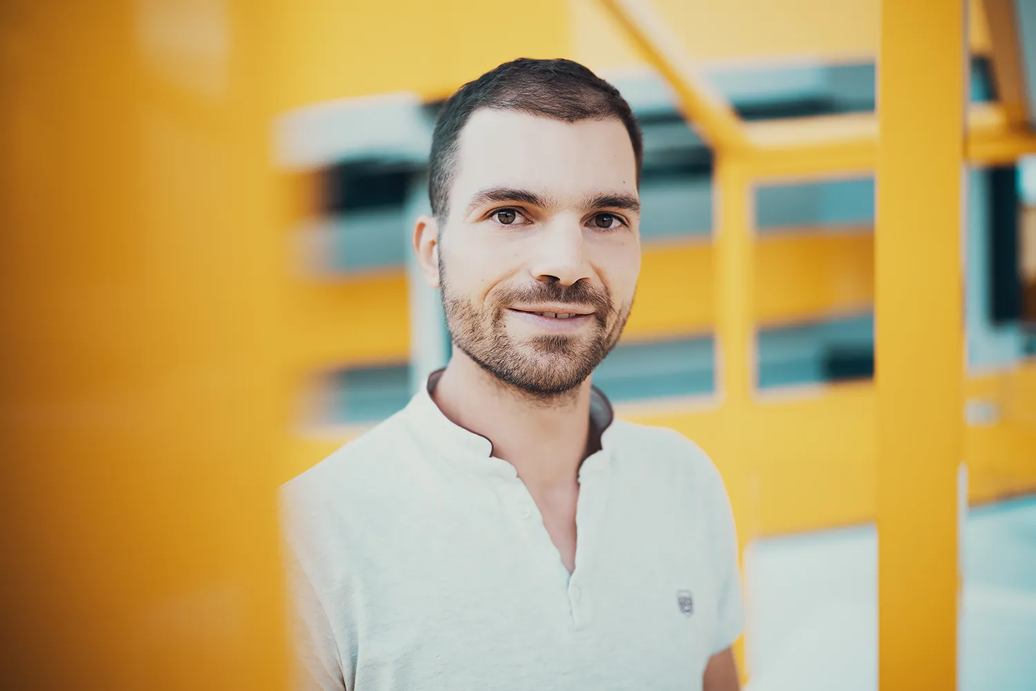 Portrait pour professionnels. Cette image a été réalisée pour un usage professionnel par le photographe Olivier Ramonteu. Que ce soit lors de la création d'une entreprise ou d'une mobilité professionnelle, la réalisation d'une séance photo par un photographe expérimenté est un atout important pour la présentation et la valorisation d'un projet professionnel.