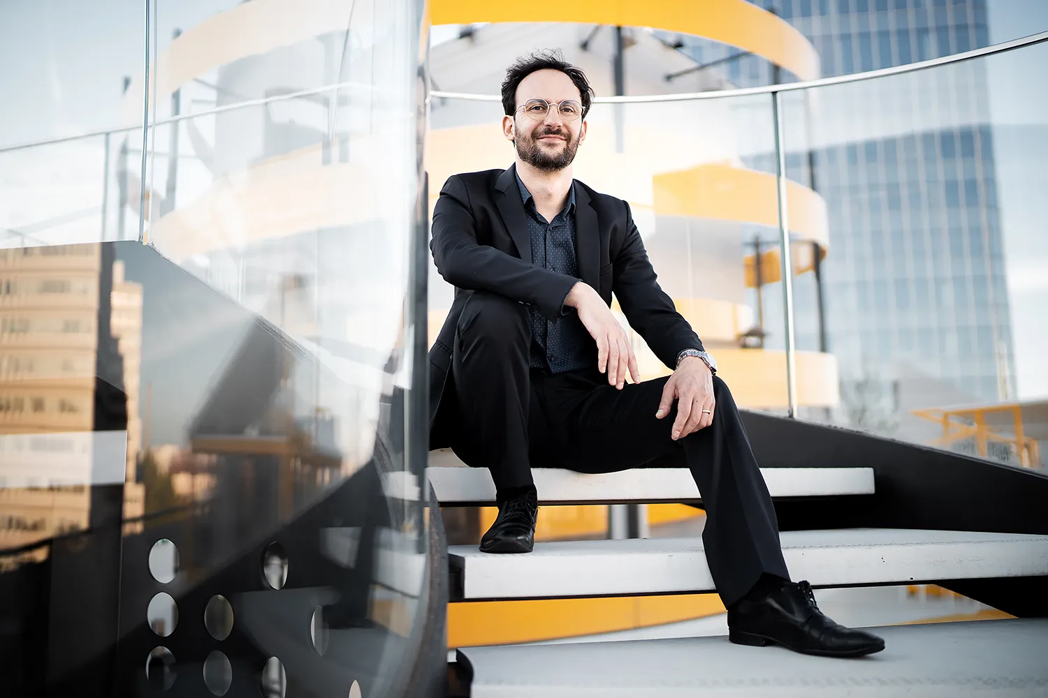 Portrait pour entreprise. Cette image a été réalisée pour un usage professionnel par le photographe Olivier Ramonteu. Les séances photo pour professionnels peuvent concerner des entrepreneurs, des cadres ou des dirigeants d'entreprise.