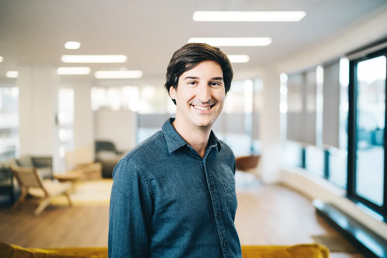 Portrait d'un entrepreneur. Ce portrait de Côme Fouques, co-fondateur de la startup Indy a été réalisé par le photographe Olivier Ramonteu.