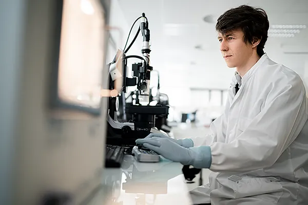 Mesures de précision en laboratoire – YOLE Group